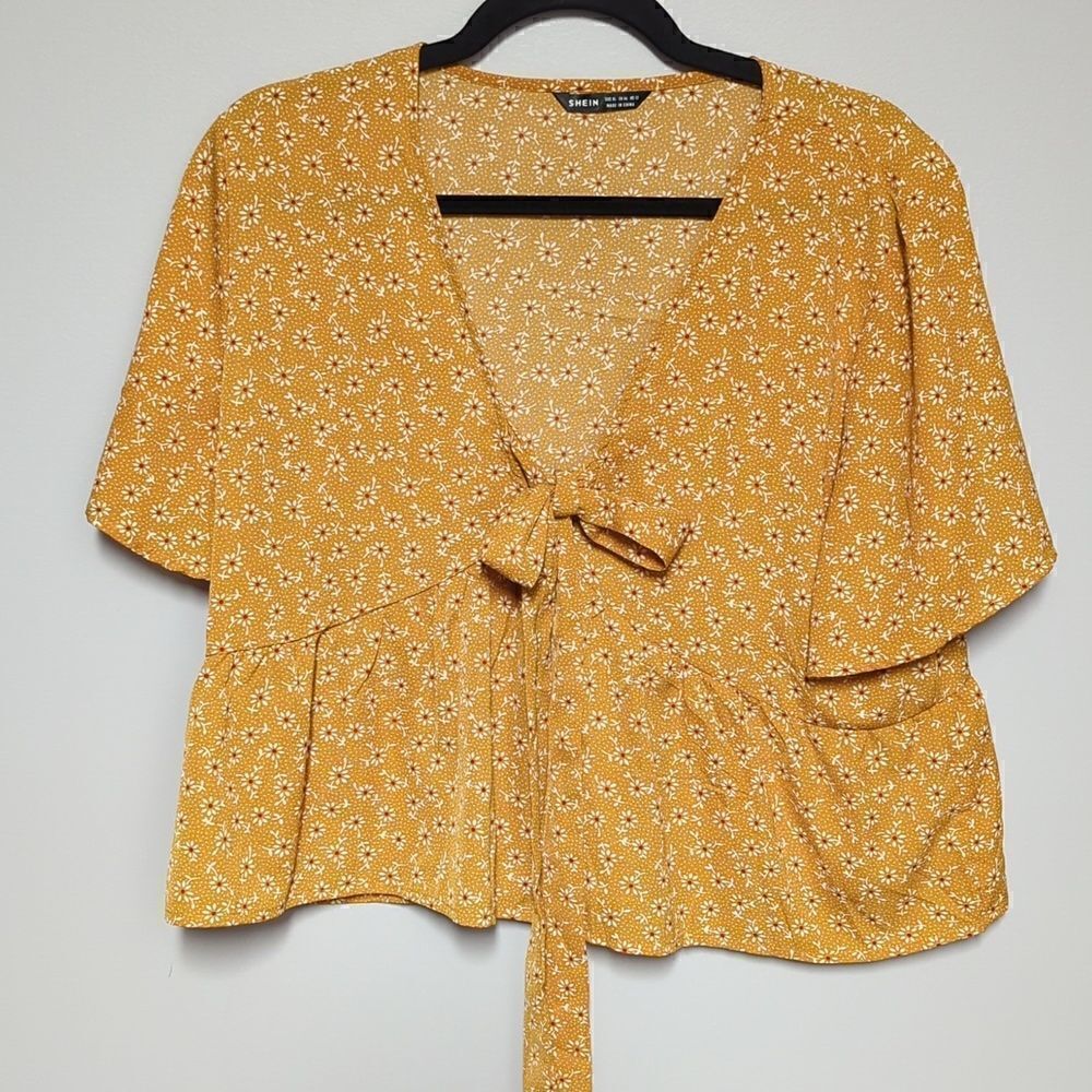 Shein Gold Floral Print Short Sleeve Blouse